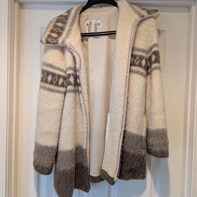 Size M Alafoss Icewool Sweater Jacket