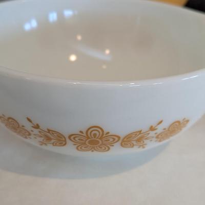 Vintage Pyrex Butterfly Gold Cinderella Nesting Mixing Bowl Set