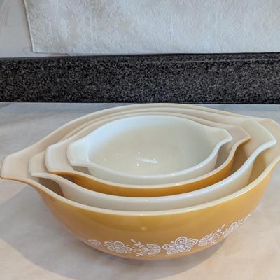 Vintage Pyrex Butterfly Gold Cinderella Nesting Mixing Bowl Set