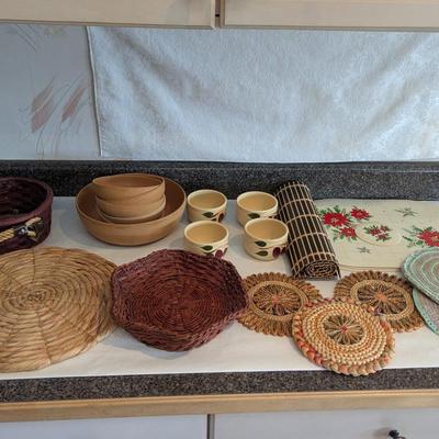 Assortment Of Wicker Pottery & Plastic Decor Vintage Ellingers Agatized Wood Bowls