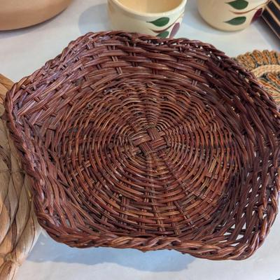 Assortment Of Wicker Pottery & Plastic Decor Vintage Ellingers Agatized Wood Bowls