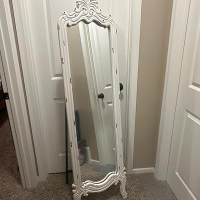 Standing mirror