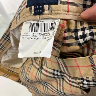 606 BURBERRY Golf Shorts