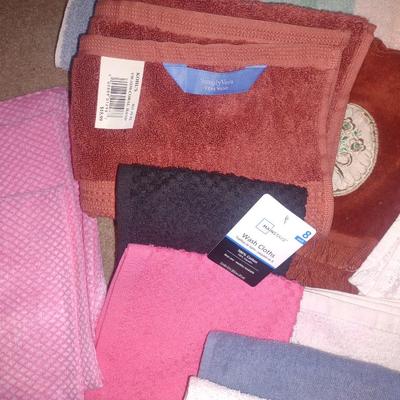 BATH TOWELS, TABLECLOTHS AND WASHCLOTHS