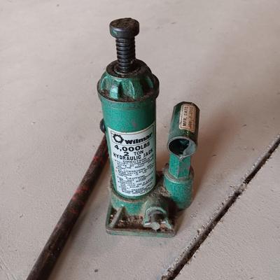AUTO CREEPER AND 2 BOTTLE JACKS