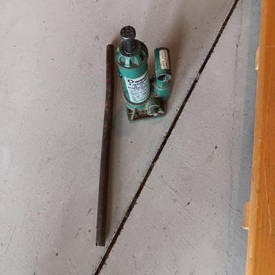 AUTO CREEPER AND 2 BOTTLE JACKS