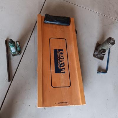 AUTO CREEPER AND 2 BOTTLE JACKS