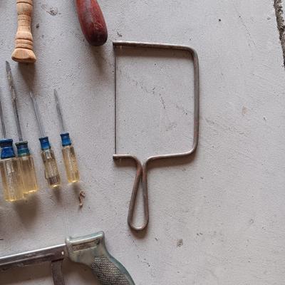 EXTENSION CORD, HAND TOOLS AND SCREWS