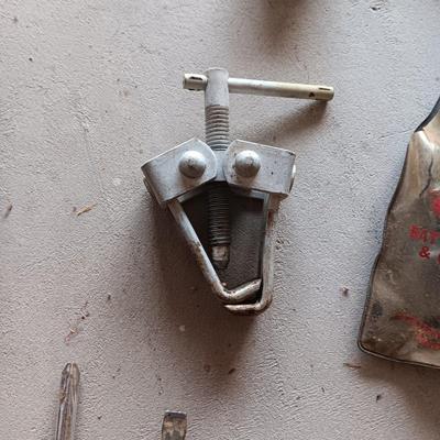 EXTENSION CORD, HAND TOOLS AND SCREWS