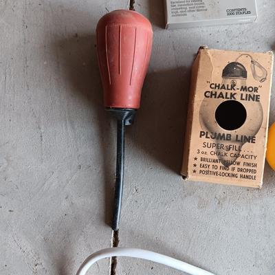 HAND TOOLS, SURGE BOX AND STAPLES FOR A STAPLE GUN