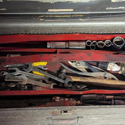 Craftsman Metal Tool Box With Tools