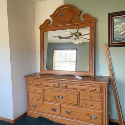 Country Dresser 
