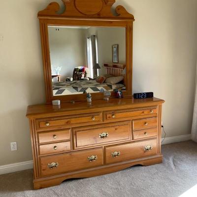 Sale Photo Thumbnail #11: Dresser 