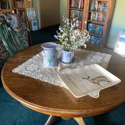 Round oak table 