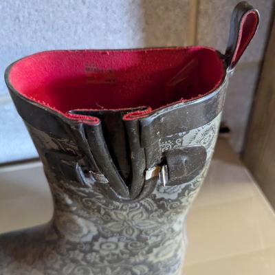 Size 8 Rubber Boots