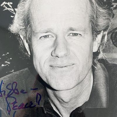 Mike Farrell signed photo