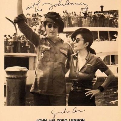 John & Yoko Lennon signed promo photo 
