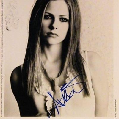 Avril Lavigne signed promo photo 