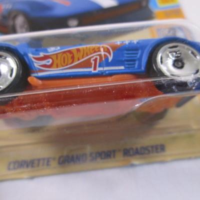 Hot Wheels car - 1 Muppets car & 1 Corvette