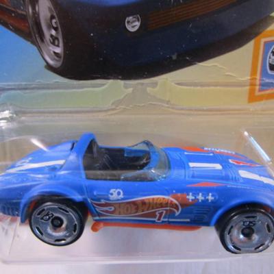 Hot Wheels car - 1 Muppets car & 1 Corvette