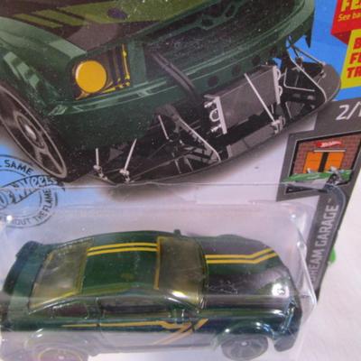 2 Hot Wheels cars