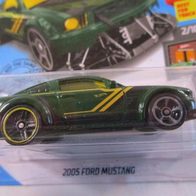 2 Hot Wheels cars