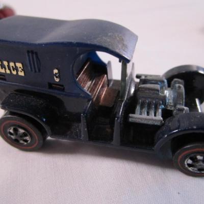 5 Hot Wheels cars