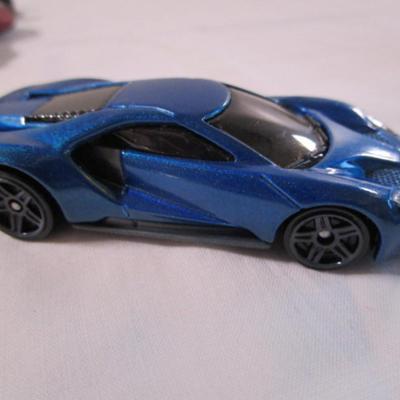 5 Hot Wheels cars