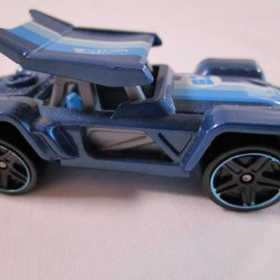 5 Hot Wheels cars