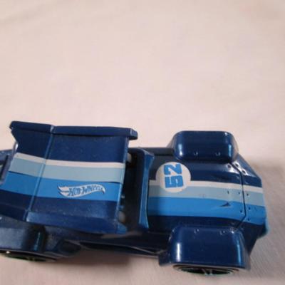 5 Hot Wheels cars