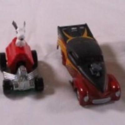 8 Hot Wheels cars