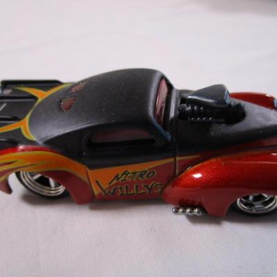 8 Hot Wheels cars