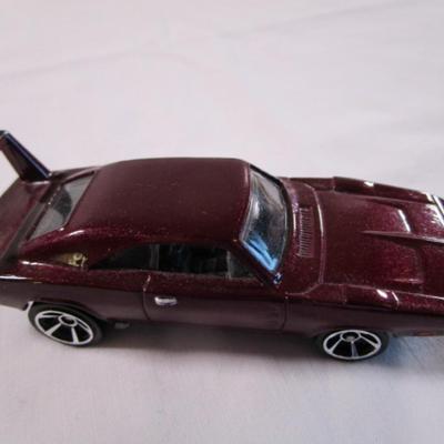 8 Hot Wheels cars