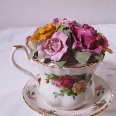 Royal Albert porcelain musical teacup