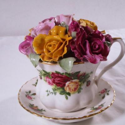 Royal Albert porcelain musical teacup