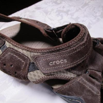 1 pair Croc sandals