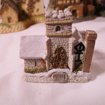 David Winter cottage miniature