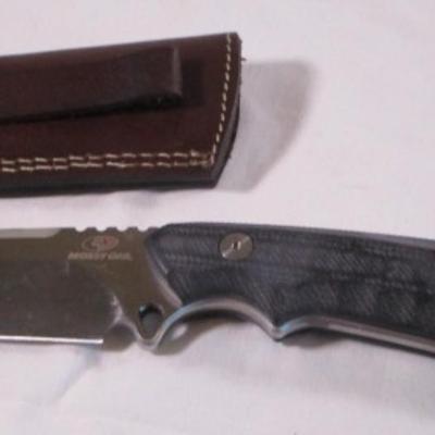 Mossy Oak fixed blade knife with leather sheath