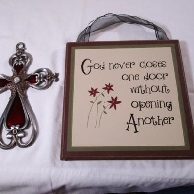 Wall hangings, Cross & wood plaque