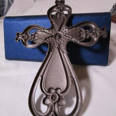 Wall hangings, Cross & wood plaque