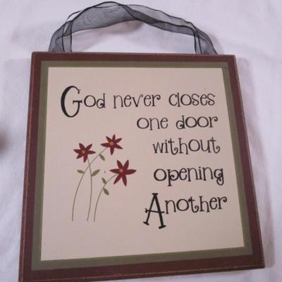 Wall hangings, Cross & wood plaque