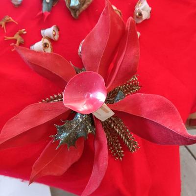 VINTAGE CHRISTMAS ORNAMENTS MADE FROM TREE PODS