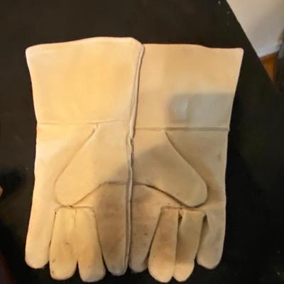 LEATHER COWBOY CUFFS, HORSE SHOE NAILS, RIDING GLOVES AND MORE!