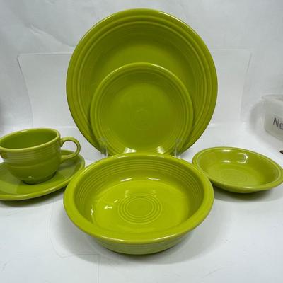 Fiestaware Place Setting Shamrock Green 6 pc Plates Bowls Cup & Saucer