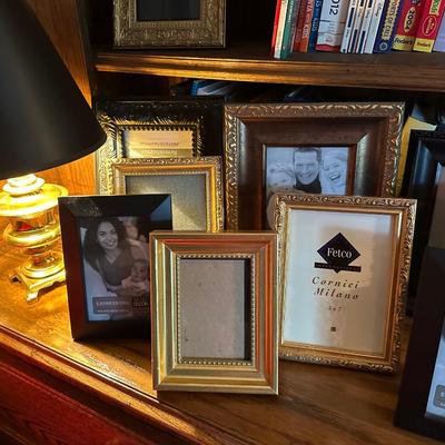 BRASS LAMP, PICTURED FRAME LOT