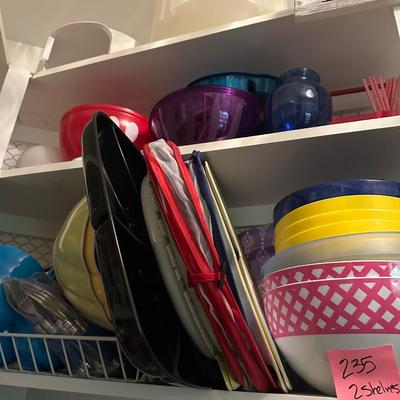 Plastic serving and storage lot