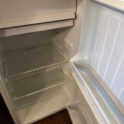 GE MINI FRIDGE