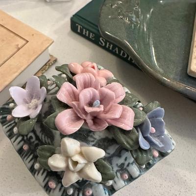 GARDEN BOOKS, GLASS WARE LOT