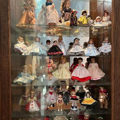 Sale Photo Thumbnail #1139: CONTENTS OF CURIO, COLLECTIBLE DOLLS