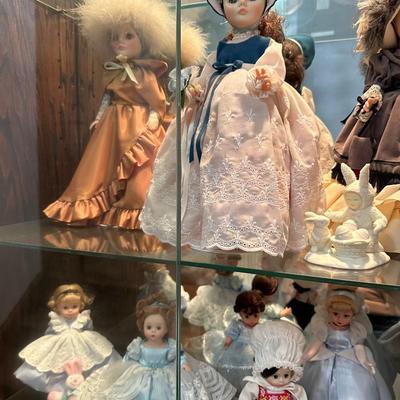 COLLECTIBLE DOLL LOT